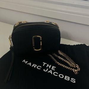 Marc Jacob’s black “The Glam Shot 17” bag